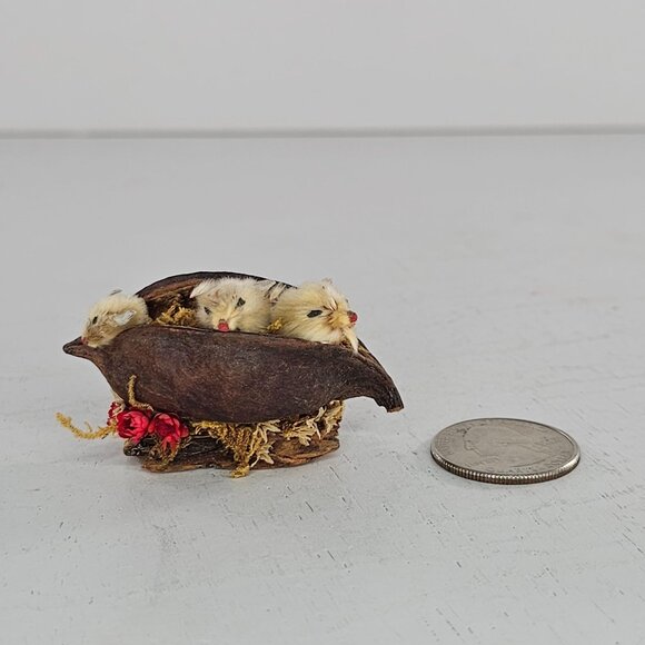 Vintage Baby Mice In Pecan Shell Fur Animals Signed Troy - Picture 2 of 10